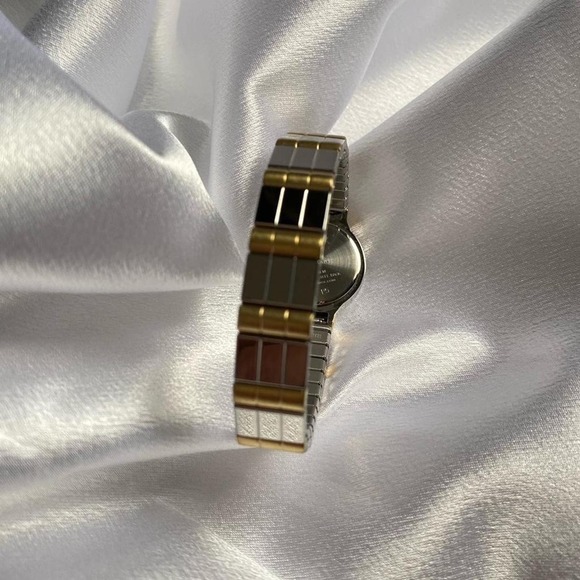 Gorgeous timex two tone gold silver ladies classic dainty watch main image 4